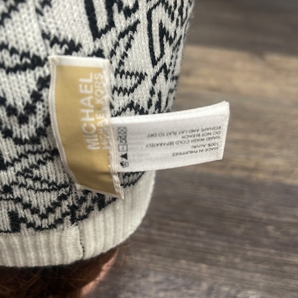 Michael Kors reversible hat - Picture 7 of 7